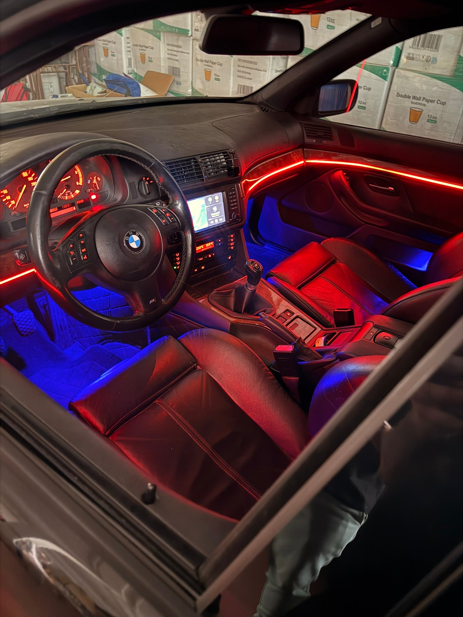 BMW E39 — instalación Autoluxe