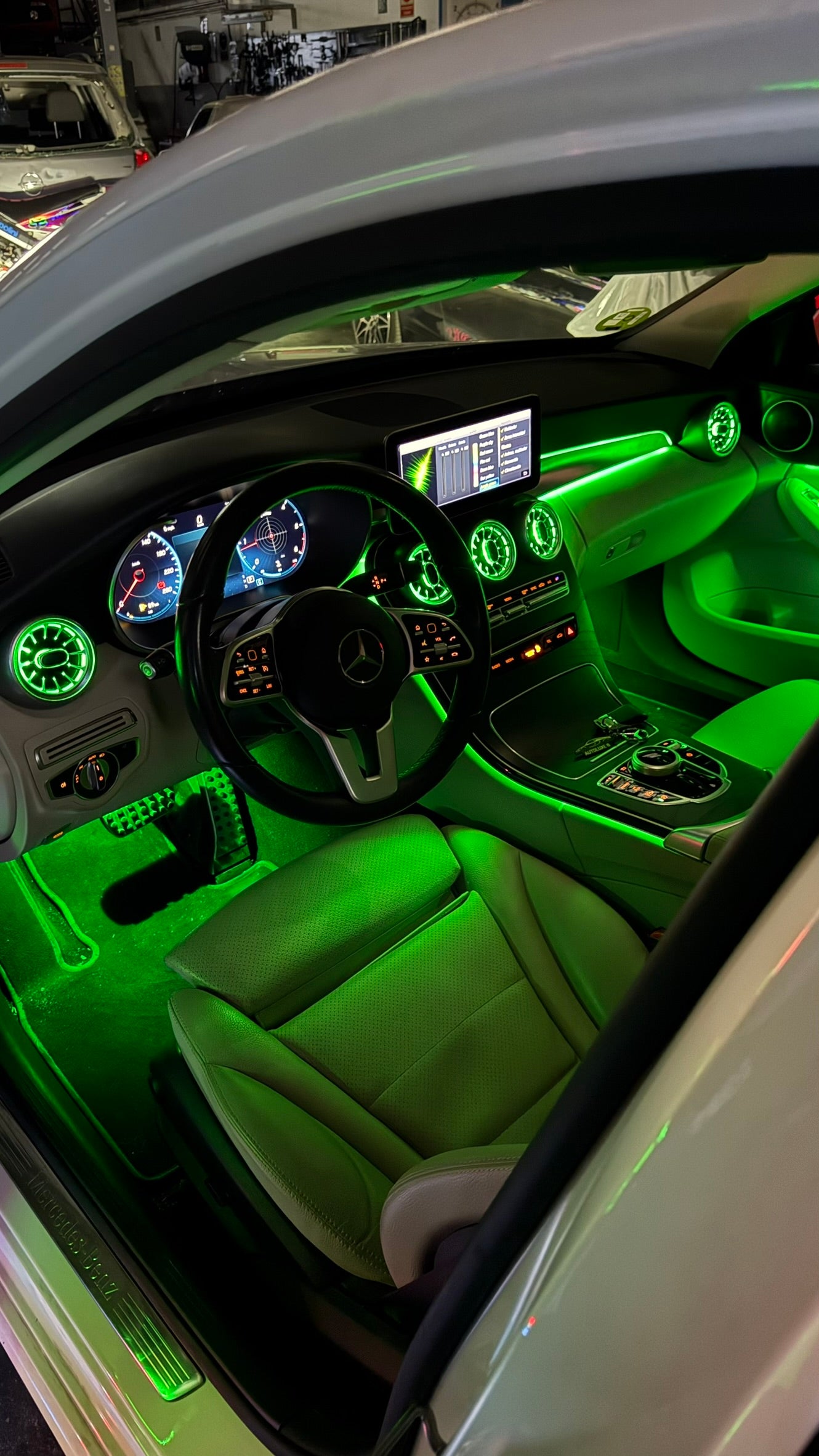 Mercedes Clase C · Verde lima